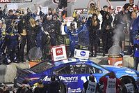 Truex Jr. soportó la presión de Logano para ganar en Richmond