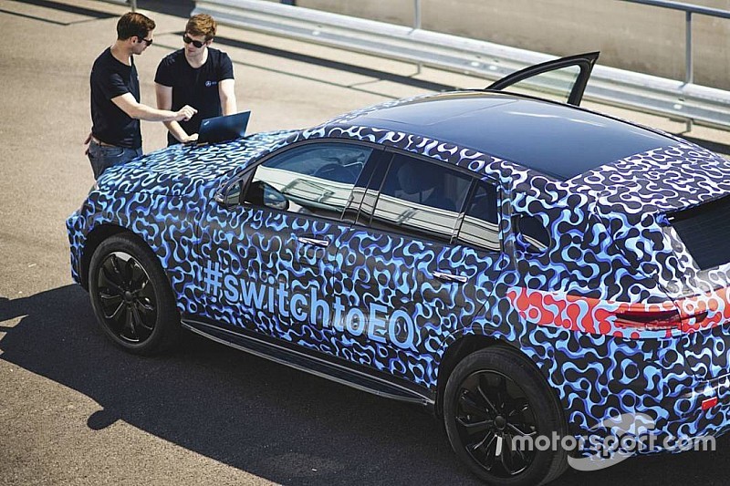 Így nézhetne ki a Mercedes 2019-es F1-es festése a teljes autón