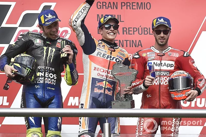 Podium : le vainqueur Marc Marquez, Repsol Honda Team, deuxième place Valentino Rossi, Yamaha Factory Racing, troisième place Andrea Dovizioso, Ducati Team