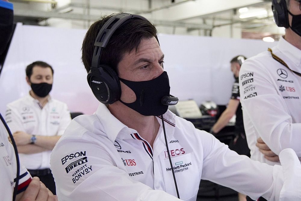 Toto Wolff, director del equipo y consejero delegado de Mercedes AMG, y James Allison, director técnico de Mercedes AMG