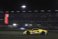 Antonio Garc&iacute;a cede el liderato a mitad de las 24 horas de Daytona