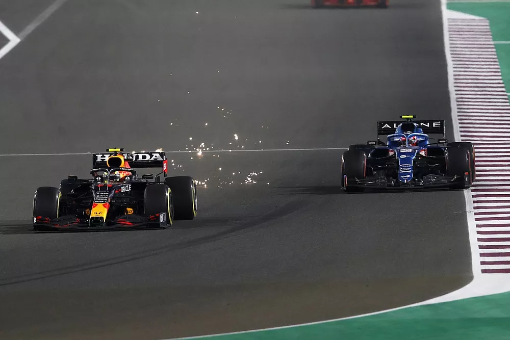 Sergio Perez, Red Bull Racing RB16B, Esteban Ocon, Alpine A521