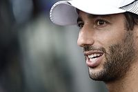 F1: Cirurgia de Ricciardo na mão "correu bem", diz CEO da AlphaTauri