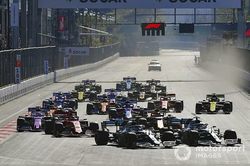 Arrancada: Lewis Hamilton, Valtteri Bottas, Mercedes AMG F1 l&iacute;der