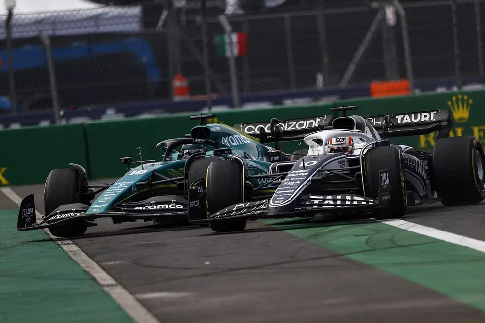 Pierre Gasly, AlphaTauri AT03, battles with Lance Stroll, Aston Martin AMR22