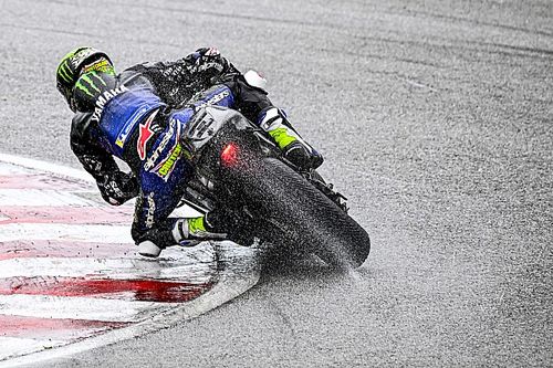 MotoGPシェイクダウン2日目は雨の中実施。アプリリアがF1のSダクト風カウルをテスト
