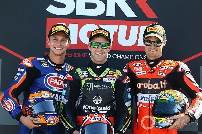 Podio: ganador de la carrera Jonathan Rea, Kawasaki Racing, segundo lugar Michael van der Mark, Pata Yamaha, tercer lugar Chaz Davies, Aruba.it Racing-Ducati SBK Team