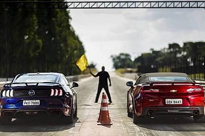 Comparativo Ford Mustang GT x Chevrolet Camaro SS - Por 0,3 segundo!