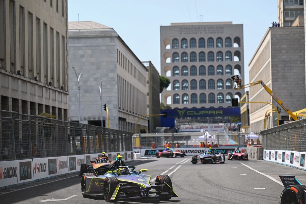 Robin Frijns, ABT CUPRA Racing, M9Electro, Jake Hughes, McLaren, e-4ORCE 04