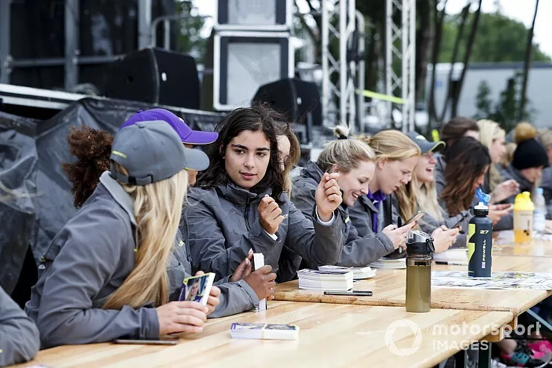Jamie Chadwick at the drivers autograph session