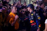 EXCLUSIVO F1 - Verstappen perplexo com críticas à Red Bull: "As pessoas inventam coisas bizarras"