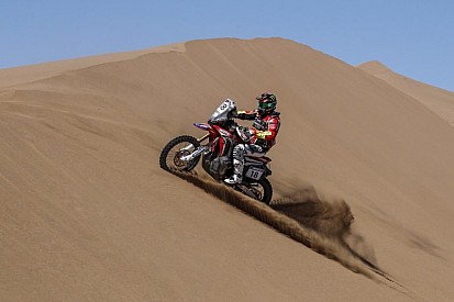 Barreda se cae en Chile y abandona el Rally de Atacama