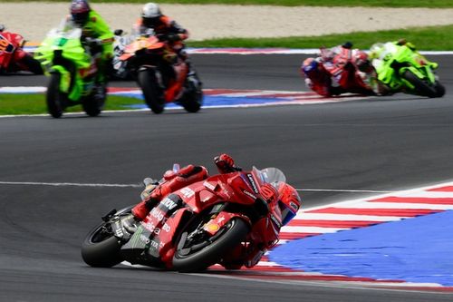 Marc Márquez vence a Bezzecchi y logra su 11° victoria de 2025 en San Marino