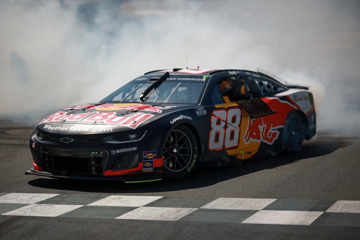 Shane van Gisbergen extends winning streak with an intense NASCAR Cup victory at Sonoma