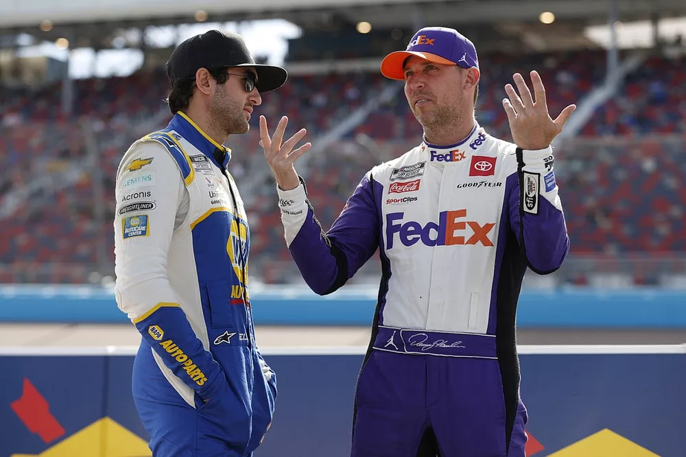 Denny Hamlin, Joe Gibbs Racing, FedEx Express Toyota Camry, Chase Elliott, Hendrick Motorsports, NAPA Auto Parts Chevrolet Camaro