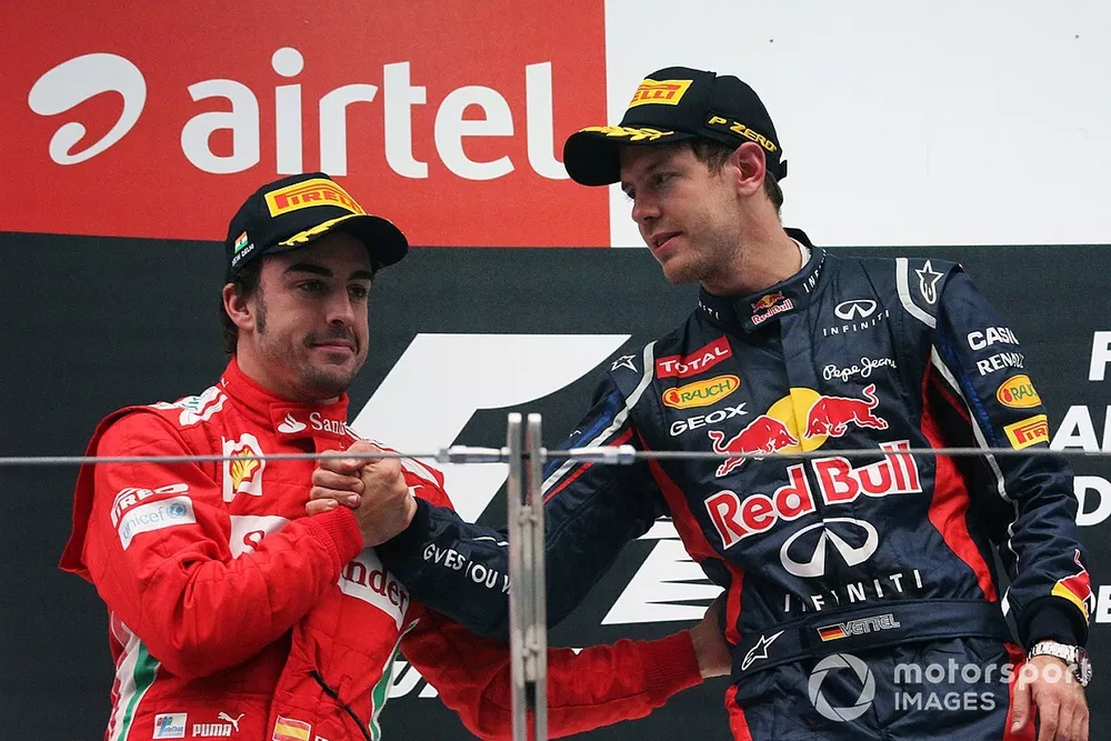 Podio: Sebastian Vettel, Red Bull Racing, y Fernando Alonso, Ferrari