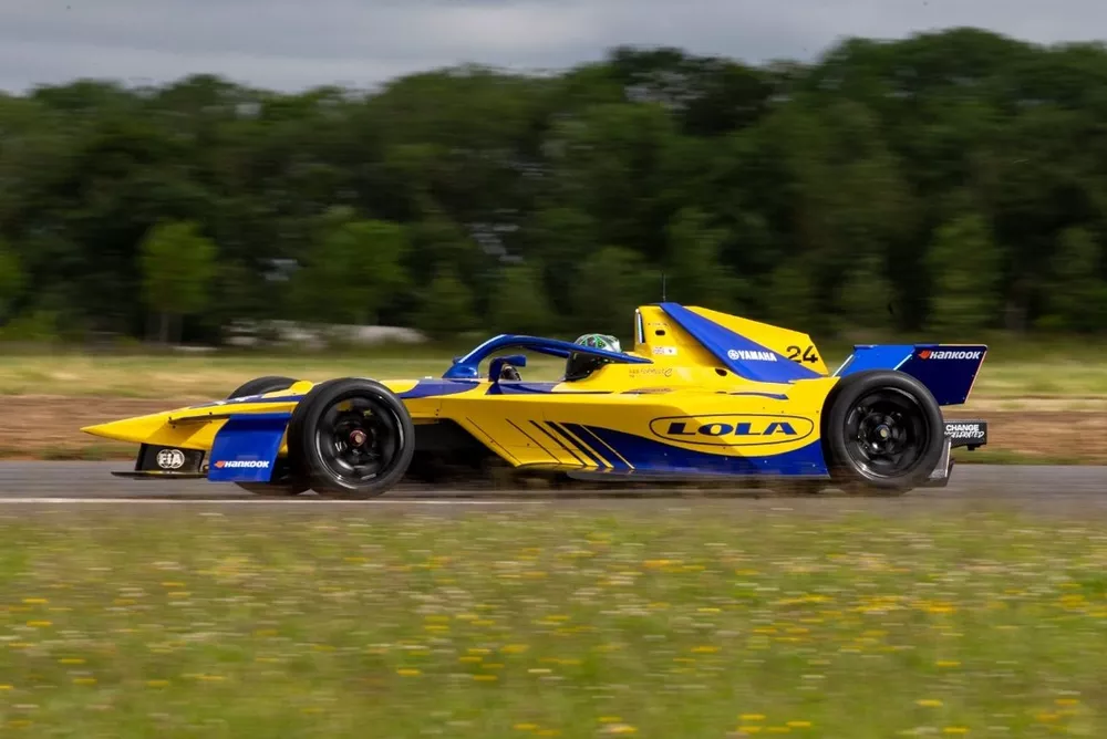 Lucas di Grassi, Abt Lola
