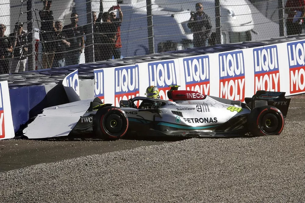 Choque de Lewis Hamilton, Mercedes W13