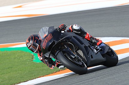 Lorenzo lidera la mañana en el arranque del test de Jerez