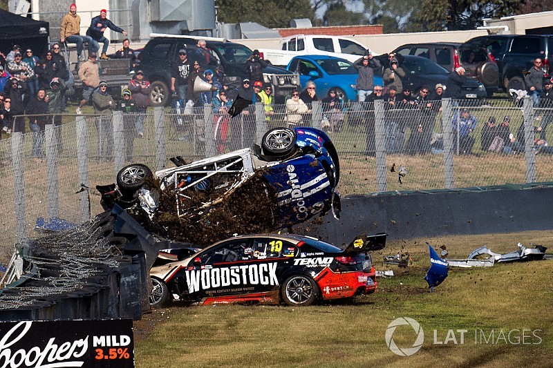 Fotogallery: la sequenza del terribile incidente a Sandown