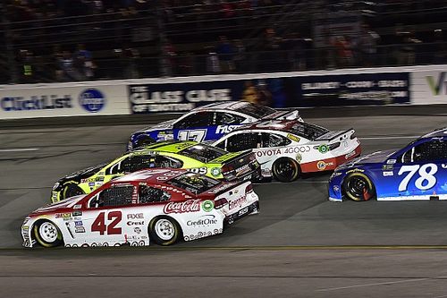 Kyle Larson gana en Richmond con final ca&oacute;tico; Su&aacute;rez termina en quinto