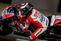 Lorenzo sufre su primera ca&iacute;da como piloto de Ducati
