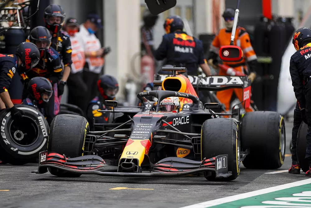 Max Verstappen, Red Bull Racing RB16B, in the pits