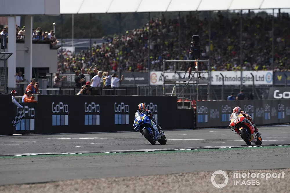 Ganador Alex Rins, Team Suzuki MotoGP, segundo Marc M&aacute;rquez, Repsol Honda Team