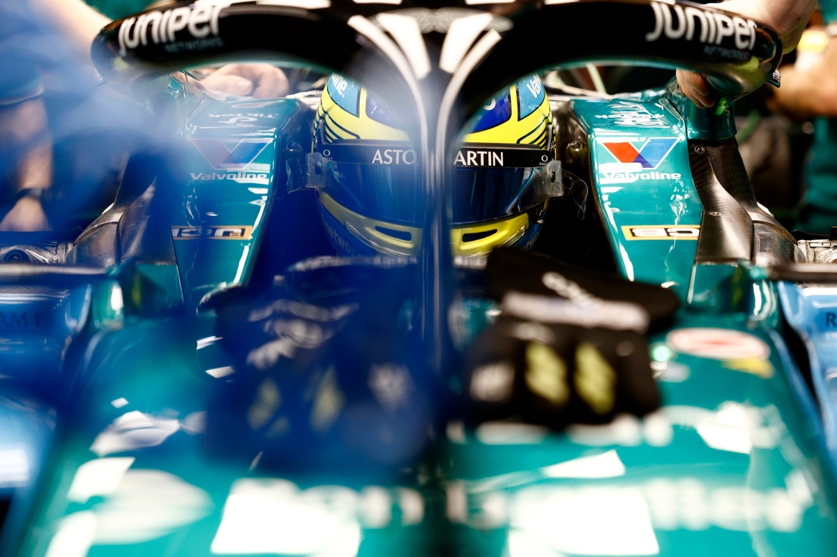 フェルナンド・アロンソ直筆サイン入り超大型写真…Fernando