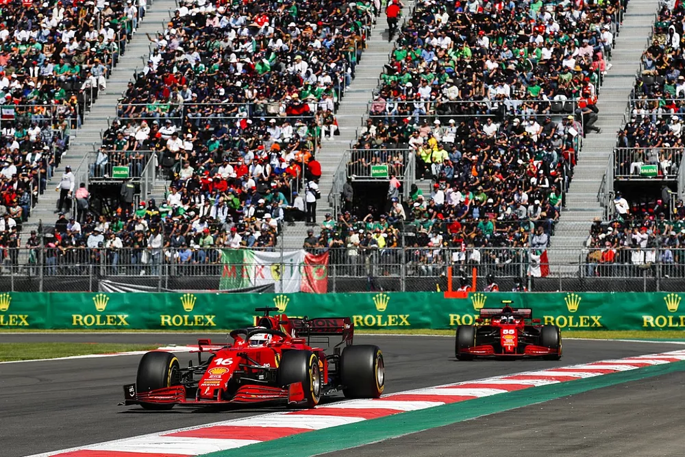 Charles Leclerc, Ferrari SF21, Carlos Sainz Jr., Ferrari SF21