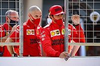 Sainz y Pérez se vacunan de la COVID-19 en Bahrein