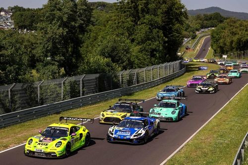 Bandera roja en las 24h de N&uuml;rburgring 2025 por un fallo en la electricidad