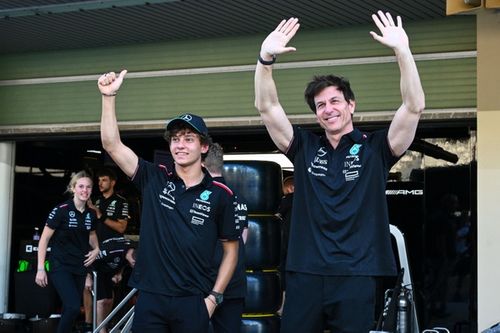 Por que Mercedes quer que Antonelli "cresça na F1" e "cometa erros"
