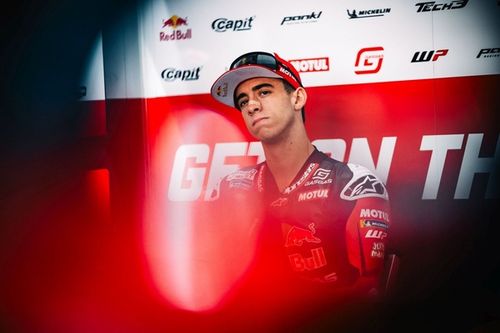 Zarco señala un posible truco de Acosta a la hora de buscar rueda