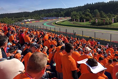 Nederlandse F1 fans genieten van de oranje sfeer met Motorsport Experiences