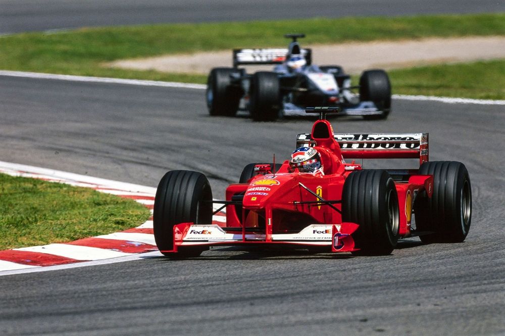 Michael Schumacher, Ferrari F1-2000, leads Mika Häkkinen, McLaren MP4-15 Mercedes