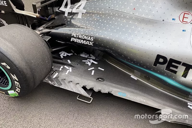 Da&ntilde;os en el piso del coche de Lewis Hamilton, Mercedes AMG F1 W10