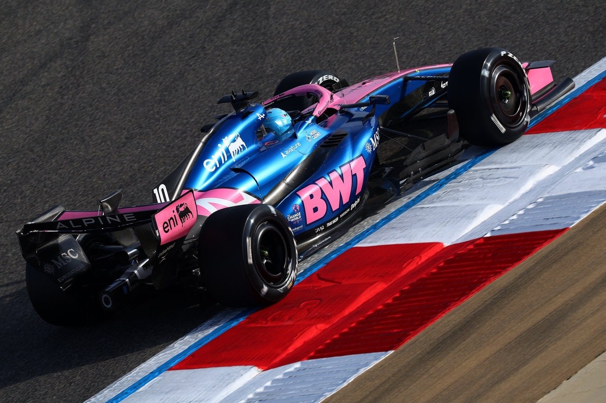 Alpine murem za Mercedesem