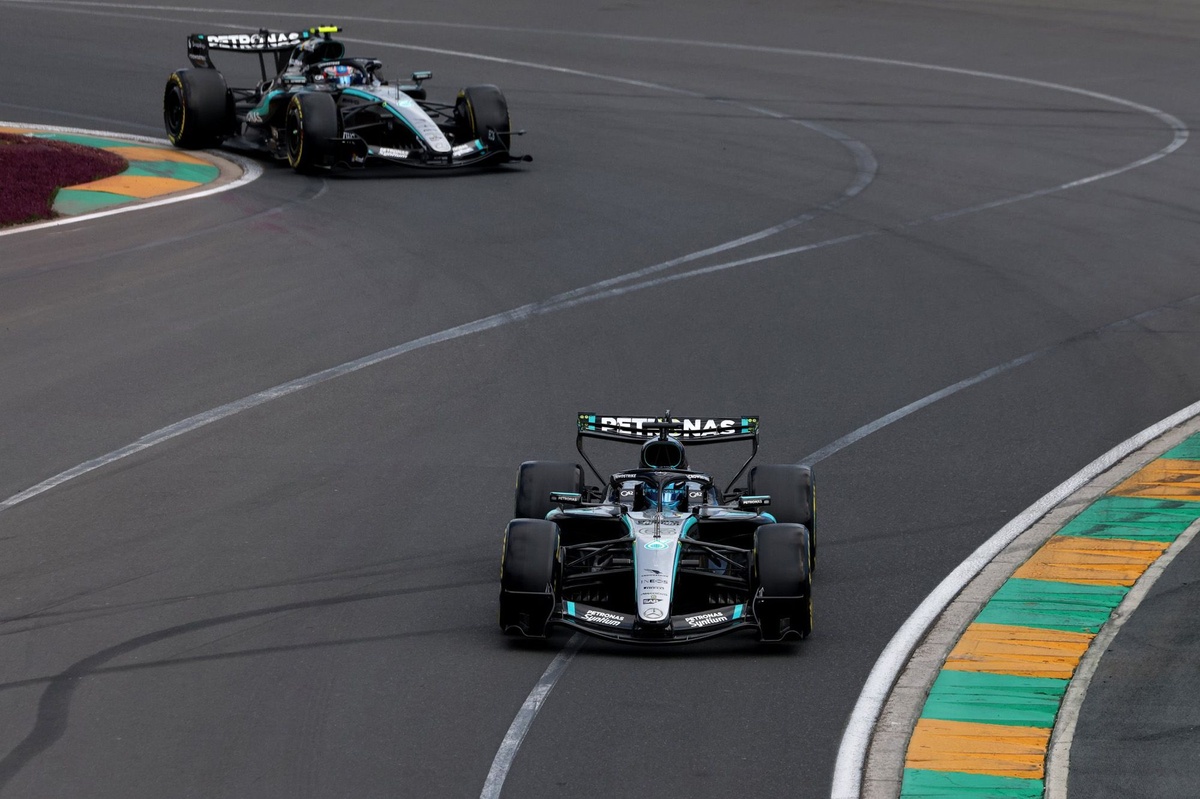 F1 | Doppietta Mercedes in Australia: Russell vince davanti a Kimi. Ferrari a podio