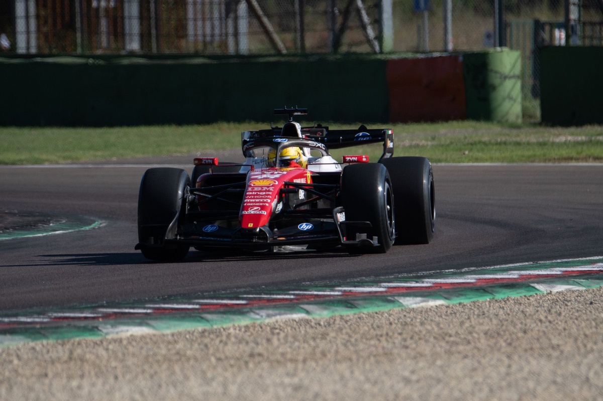 Ferrari et Racing Bulls en piste à Imola pour des essais Pirelli