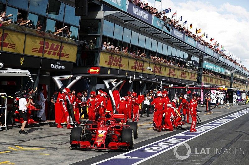 Kimi Raikkonen, Ferrari SF71H, makes a pit stop