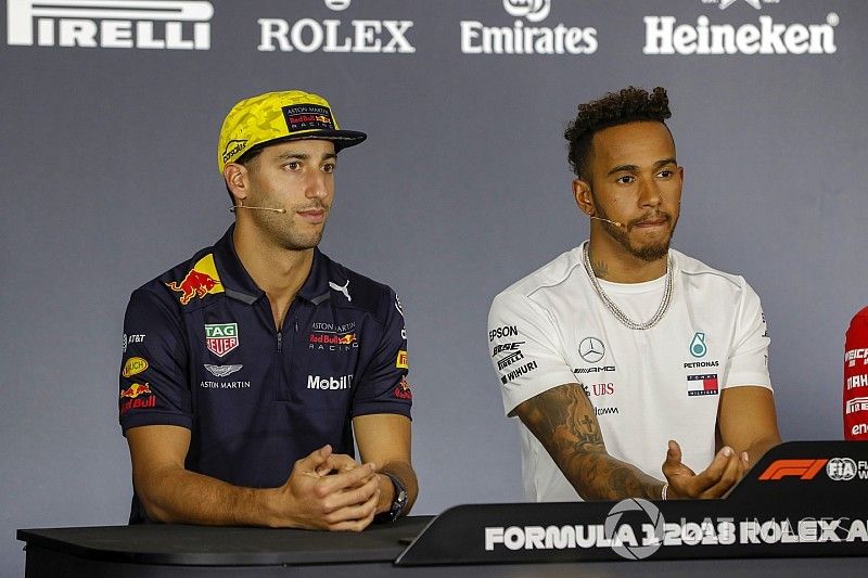 Daniel Ricciardo, Red Bull Racing, Lewis Hamilton, Mercedes AMG F1, y Sebastian Vettel, Ferrari en l
