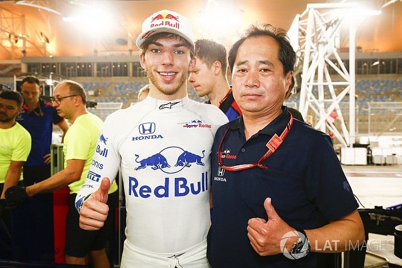 Pierre Gasly, Toro Rosso y Toyoharu Tanabe, Honda, celebran