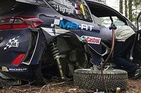 Ogier chocó contra un árbol en Finlandia