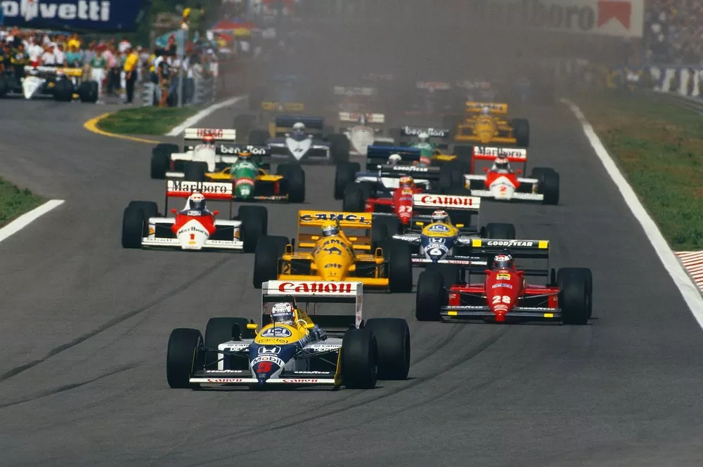 Nigel Mansell, Williams FW11B Honda, devant Gerhard Berger, Ferrari F187, Ayrton Senna, Lotus 99T Honda