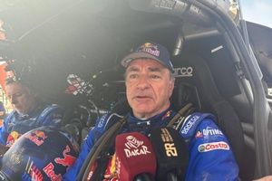 Carlos Sainz explica la dolorosa Etapa 10 del Dakar que le ha dejado sin opciones