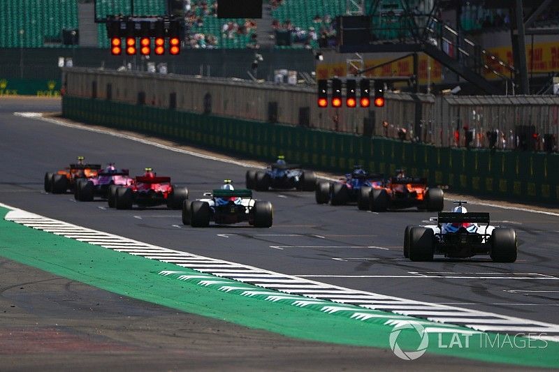 Stoffel Vandoorne, McLaren MCL33, Valtteri Bottas, Mercedes AMG F1 W09, Sergio Perez, Force India VJM11, Kimi Raikkonen, Ferrari SF71H, Brendon Hartley, Toro Rosso STR13, Fernando Alonso, McLaren MCL33, Sergey Sirotkin, Williams FW41, and Lance Stroll, Williams FW41, line up for practice starts