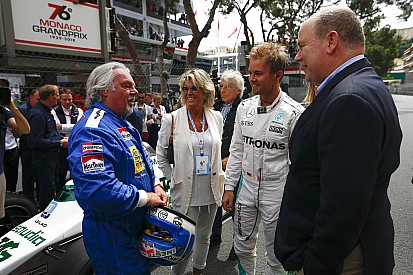 Nico Rosberg admite que fue difícil convencer a su padre de la exhibición en Mónaco