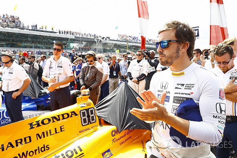 Alonso “Formula 1'in küçük dünyasından” fazlasını görüyor