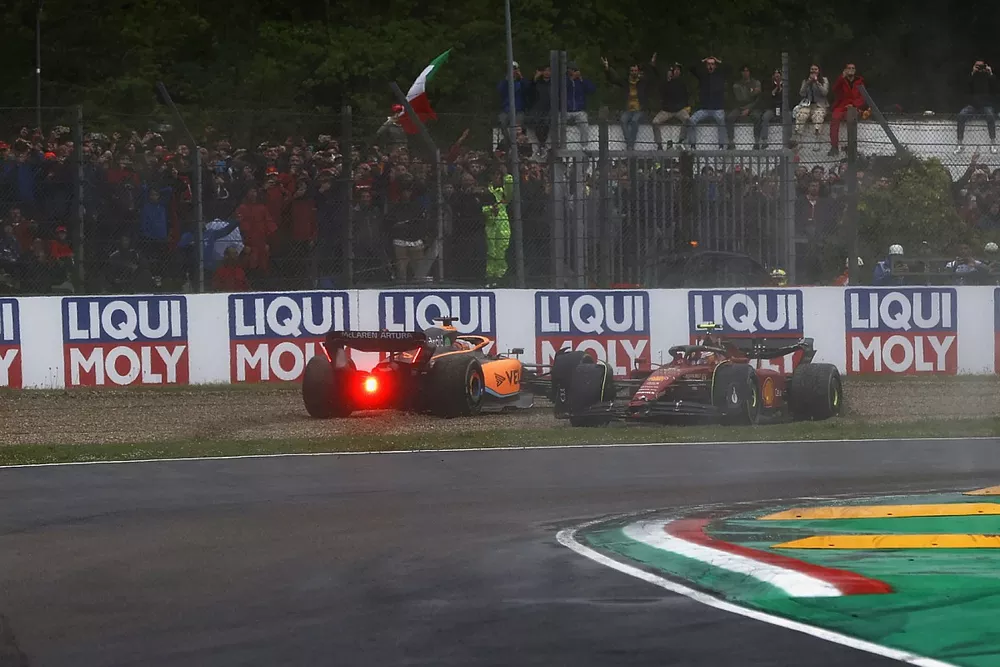 Daniel Ricciardo, McLaren MCL36, Carlos Sainz Jr., Ferrari F1-75, collide on the opening lap